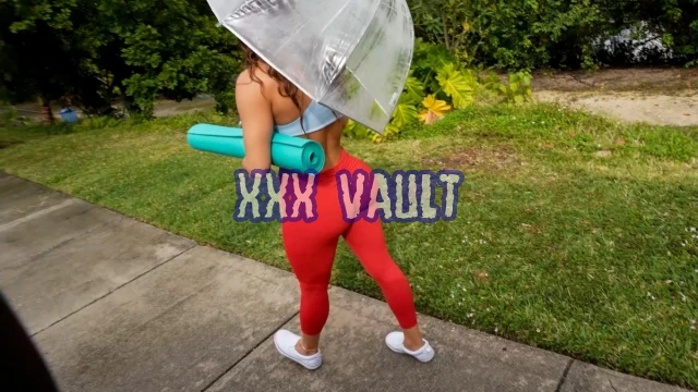 Essie's Ass Makes It Snow On The Bus Missionary, Feet, Blowjob - Pov, Water, Ass Worship Bang Bus